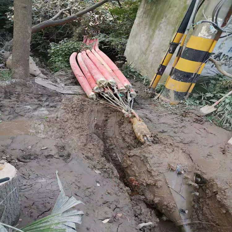 保城镇拖拉管